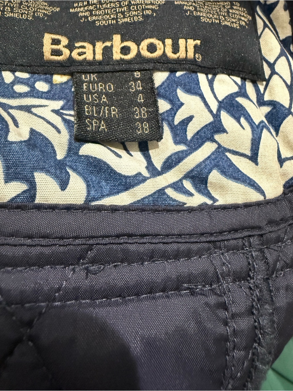 Barbour Manderston 4 pocket William Morris Navy quilted jacket. Size 4 - Picture 15 of 15